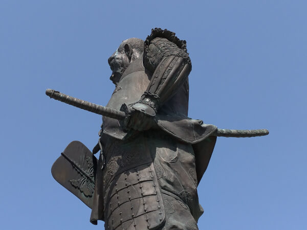 豊臣秀吉の像の刀